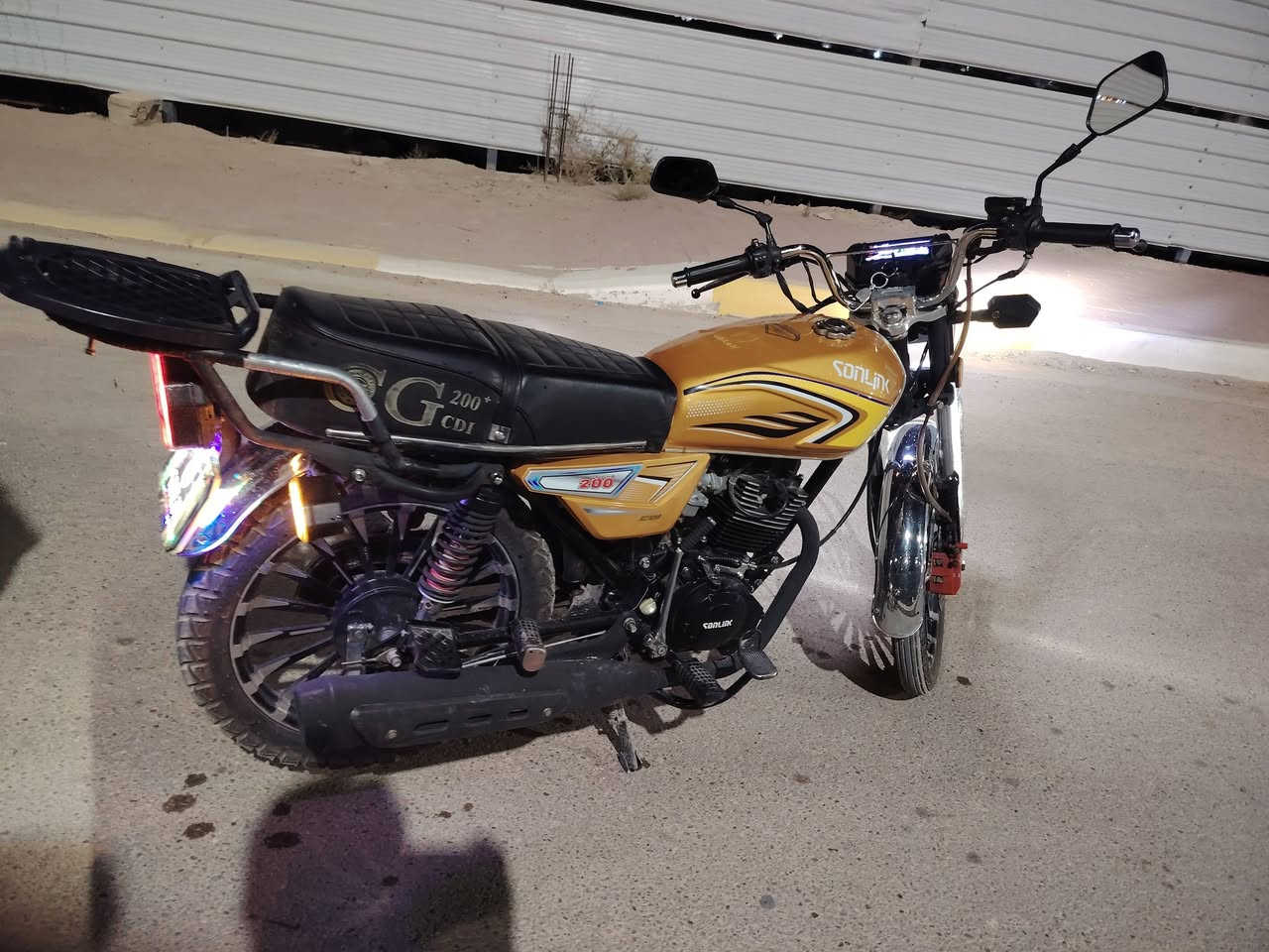 للبيع موطور سونك موديل 2025محرك 200cc دراجه جاهزه من كلشي اي نقص مابيها جديده 
بمعنه الكلمه بدون اوراق مكفوله من السرقه دراجه مال جمعيه السعر 800 وبيهه مجال مكان الرمادي 5كيلو اي استفسار تصال علا الرقم التالي  ***********.     @إشارة
