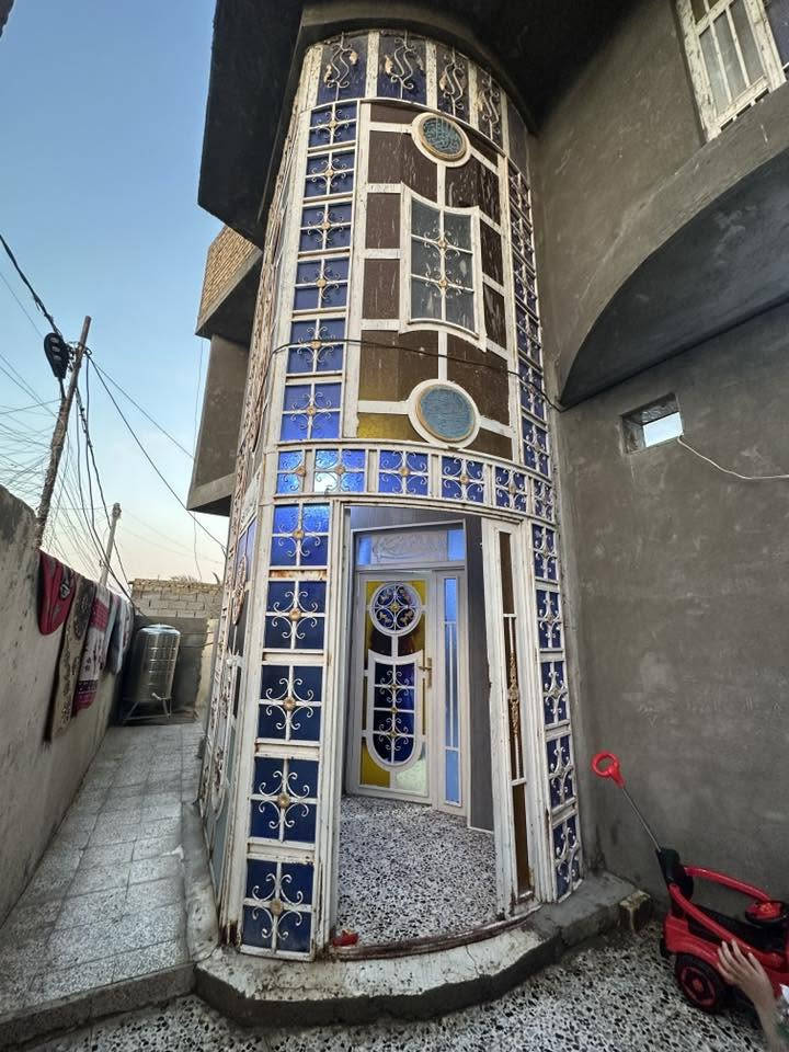 بيت للبيع المساحة 145م متكون من طابقين بيت بناء جديد في حي العصري شارع بيت الشيخ علي المياحي 
التفاصيل والسعر الاتصال على الرقم ‭***********‬
