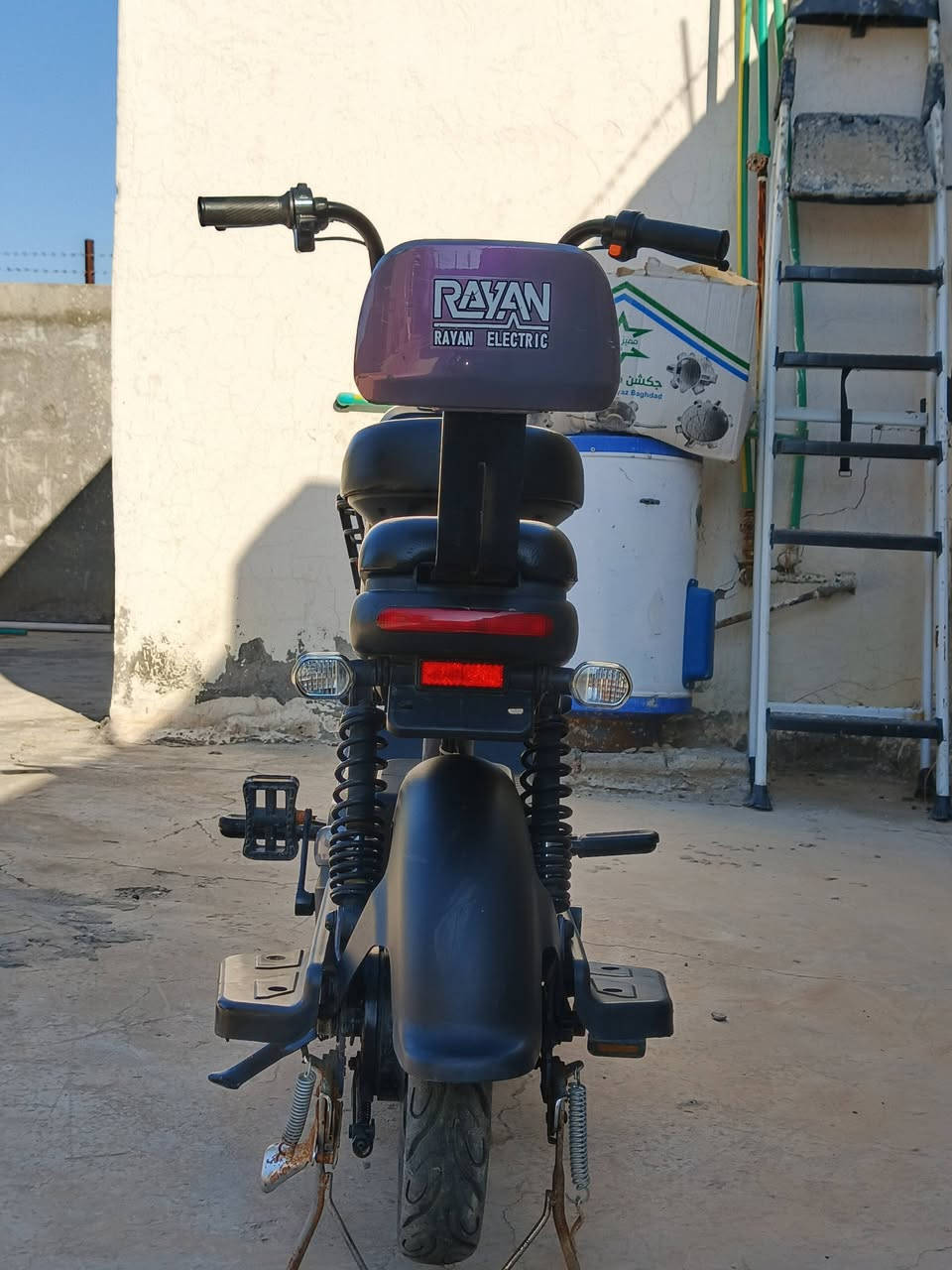 السلام عليك اخوان دراجة شحن للبيع حجم 14 موديل 2025  دراجة نضافة 80 من 100 دراجة حلوة  والله السعر 300 العنوان بغداد السلاميات للاستفسار الاتصال على الرقم  ***********
