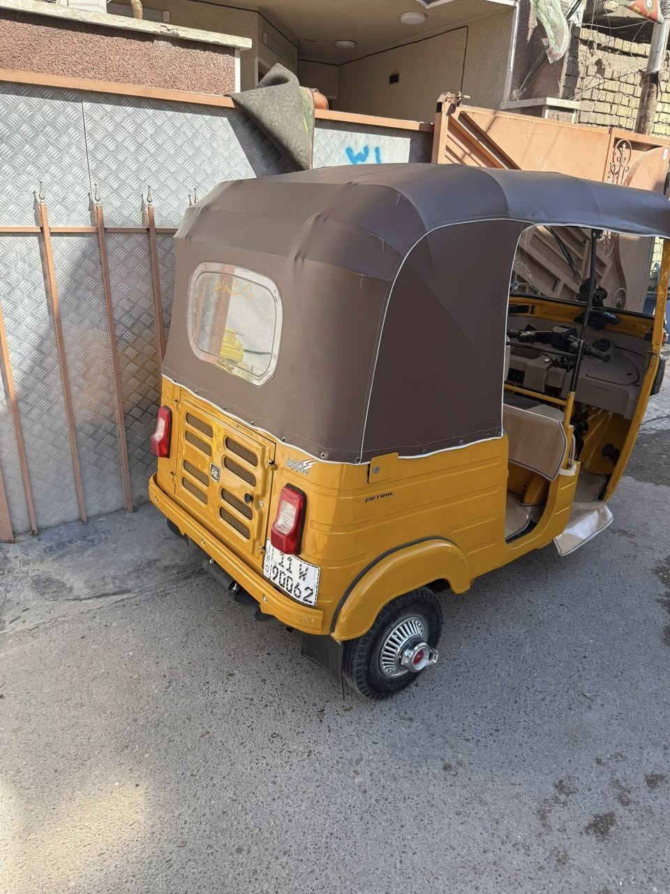 السلام عليكم من رخصت مدير الكروب قبل فتره نشرت هاي التكتك للبيع واكو جماعه نفسيات ضعيفه كلولي امسح المنشور احنه اشتريناها اتفقنه عل سعر اجوي او بدلو المهم تكتك موديل 20 للبيع شهر 11 مكفوله التكتك دوشمه كاعيات مسجل شاشه التكتك بسمي ثاني يوم احولك اي استفسار خابر او تدلل *********** العنوان الشعب شارع مصور الكنز
