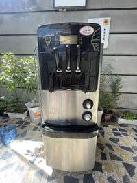 ماكنة ايس كريم 🍦 سوفت للبيع شرط الفحص والتجميد  المكان بغداد السعر منا...