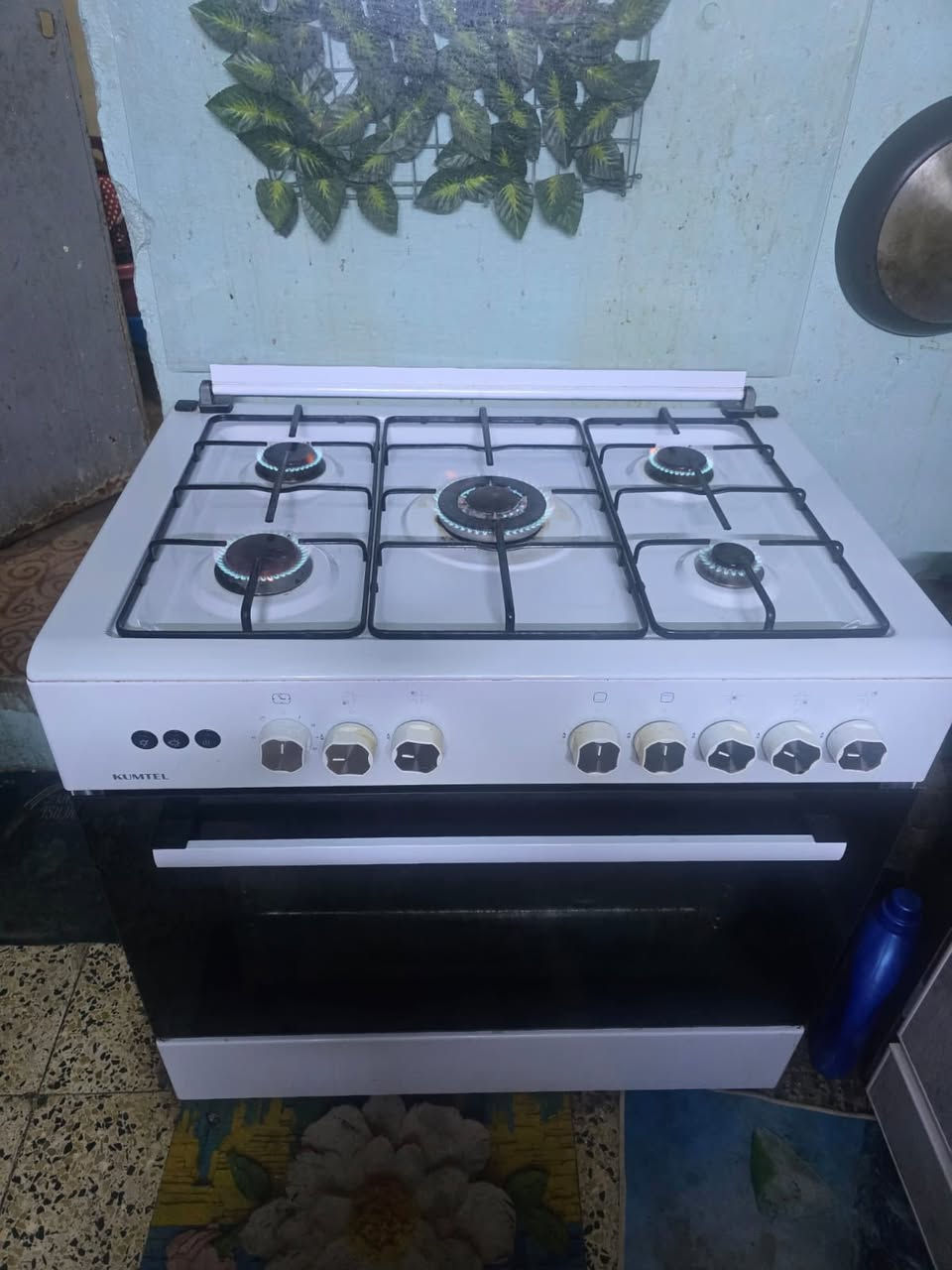 للبيع طباخ ب٢٥٠
الميز بلازمه ب٥٠
البلازمه ب١٠٠وبيها مجال بسييييط وبيها خط بلشاشه


**إذا كنت صاحب هذا الإعلان وتريد حذفه لأي سبب، رجاءا أرسل رسالة إلى الدعم الفني**