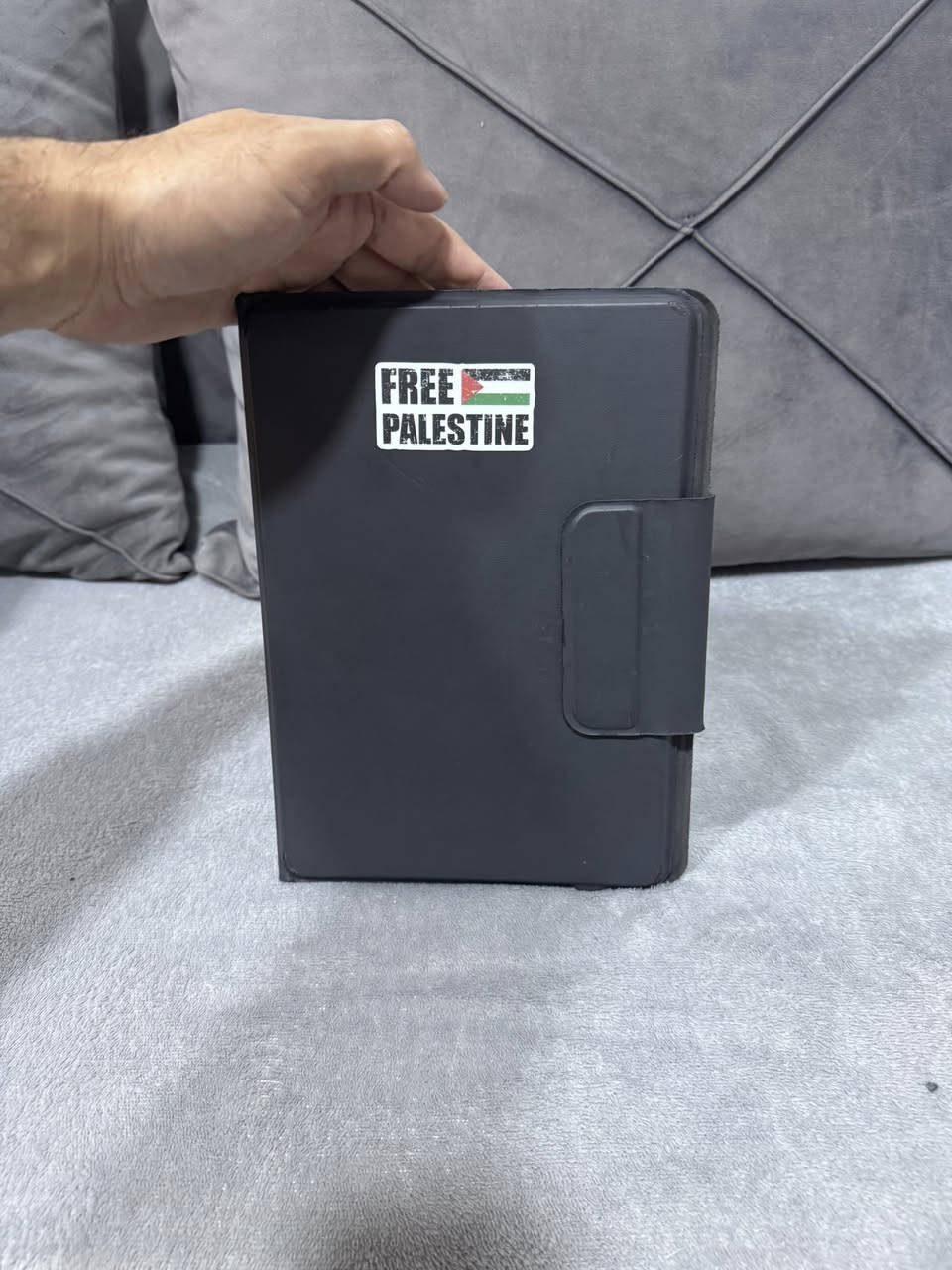 Keyboard Bluetooth 10-2 inch and magnetic cover
كيبورد بلوتوث وكفر ممغنط لاي آيباد حجم 10.2 انش مثل (ايباد ٦ و ٧ و ٨ و ٩ و ١٠ وحتى ١١)وايضاً يدعم آيباد برو حجم 10.5 انش وايباد اير الجيل الثالث …. الكيبورد بحاله ممتازة 
البيع بسعر رمزي سعرو ع الايبيه ب ٤٠ دينار
للبيع فقط ب ٢٥  شامل التوصيل


**إذا كنت صاحب هذا الإعلان وتريد حذفه لأي سبب، رجاءا أرسل رسالة إلى الدعم الفني**