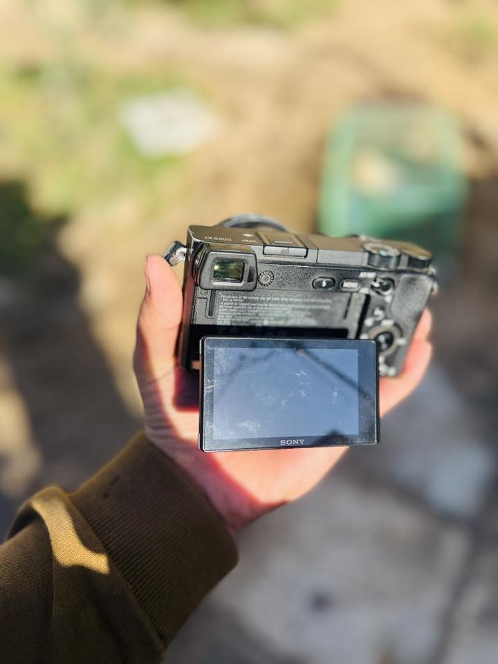 سوني ٦٣٠٠
للمراوس بنيكون ٧٥٠٠

***********
