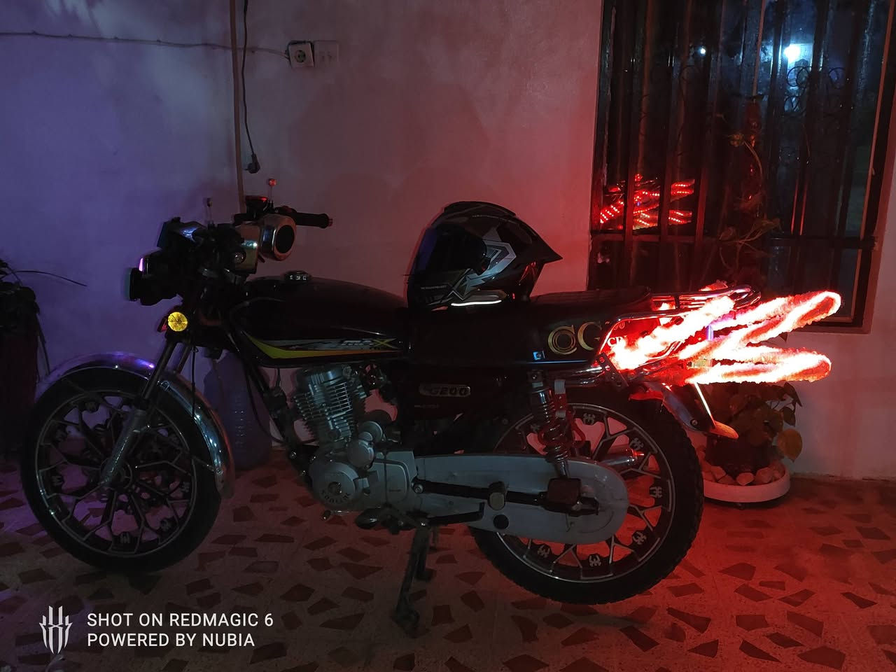 السلام عليكم للبيع سيفان 24 ما بيه اي نقص شغل وطلع الموشراي لا يتعبني السعر 700وبيه مجال للستفسار الرقم ***********
