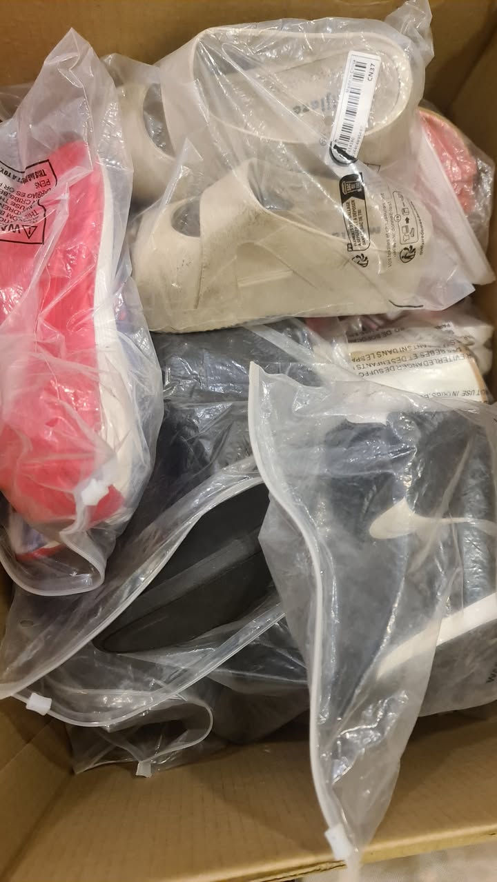 شلعت أحذية وشحاطة وجركز نسائية36 قطعة جديد شي ان ومكس وامزون تابع الفديو والصور. السعر 100 الف مع التوصيل خاص او على الرقم ***********
