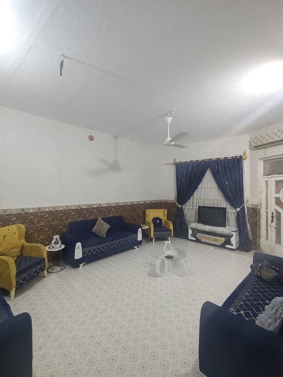 السلام عليكم دار للبيع منطقة سيد الدفاس   المساحه 120بناء طابقين *********** السعر 85
