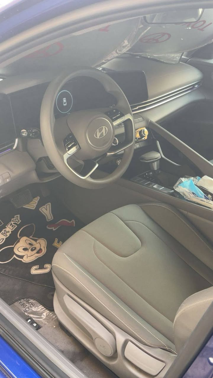 النترا موديل24 هايبرد للبيع فقط
وارد امريكي 
ضرر جاملغ وباب فقط وبدون أيرباك ومبدلات اصليات مال امريكي 
جاملغ لون مطابق فقط وباب الصدر مصبوغ 
مكينه 1600 هايبرد 
ماشيه 20 الف ميل 
مواصفات معروفه بلو هايبرد 
بصمه بيبان بصمه تشغيل عن بعد 
سايد بريك بصمه 
اوتو هولد 
ثلاث اوضاع قياده 
تدفئه كشنات 
تبريد شاشه بيانو 
قبق جنطه ذكي يفتح عند الاقتراب 
كامره دواره 
رادر خلفي امامي جانبي 
تحديد مسار قياده ذاتيه 
مرقم بغداد أبأسمي صور الحادث موجودة أسفل الصور 
السعر ١٦٥ وبيها مجال قليل الأتصال ***********
