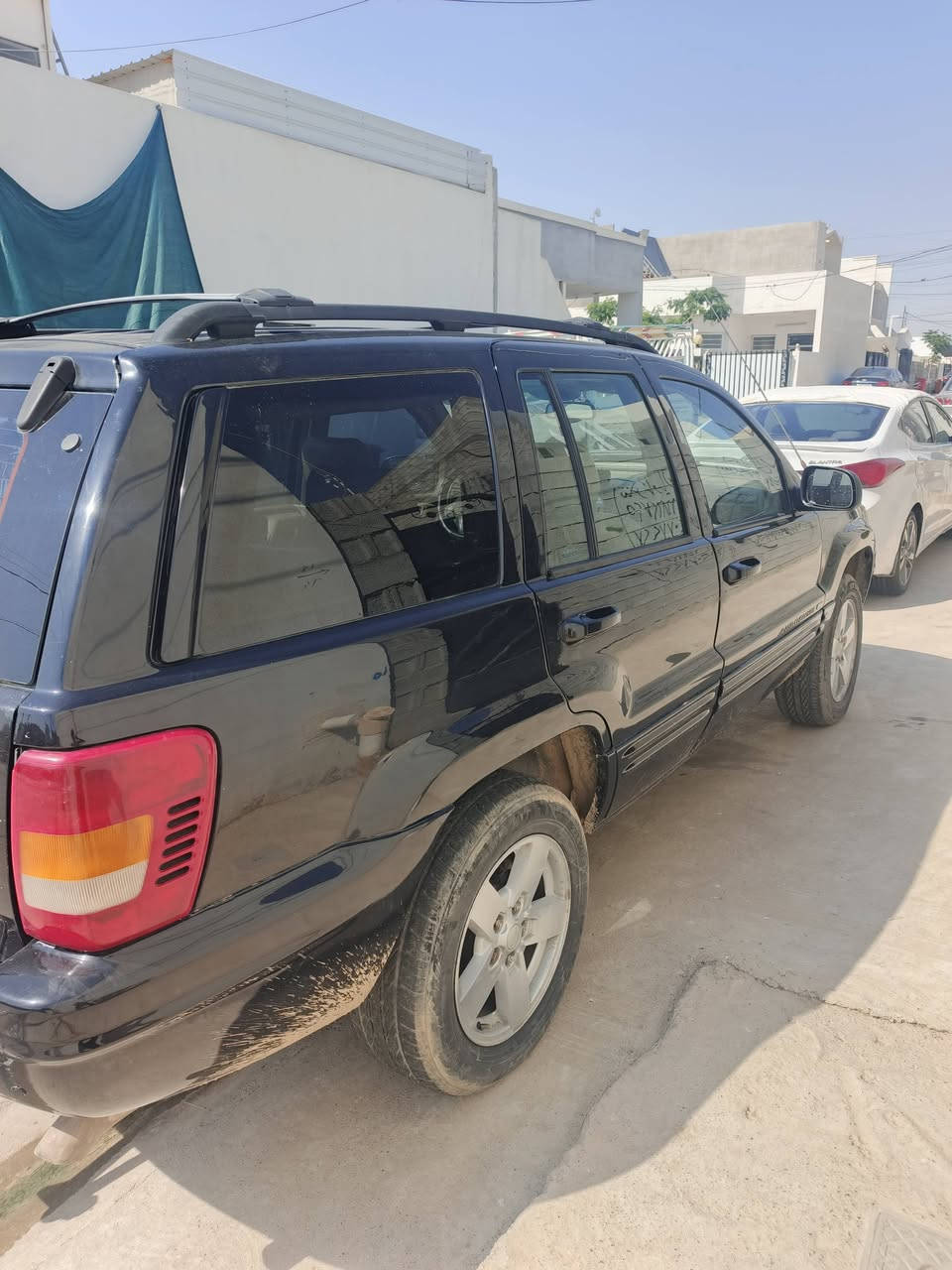 جيب شروكي موديل 2001 محرك 8 تبديل بابل صندوق بدون دواخل سنوية و رقم جديد بي دفتر بانزين ***********
