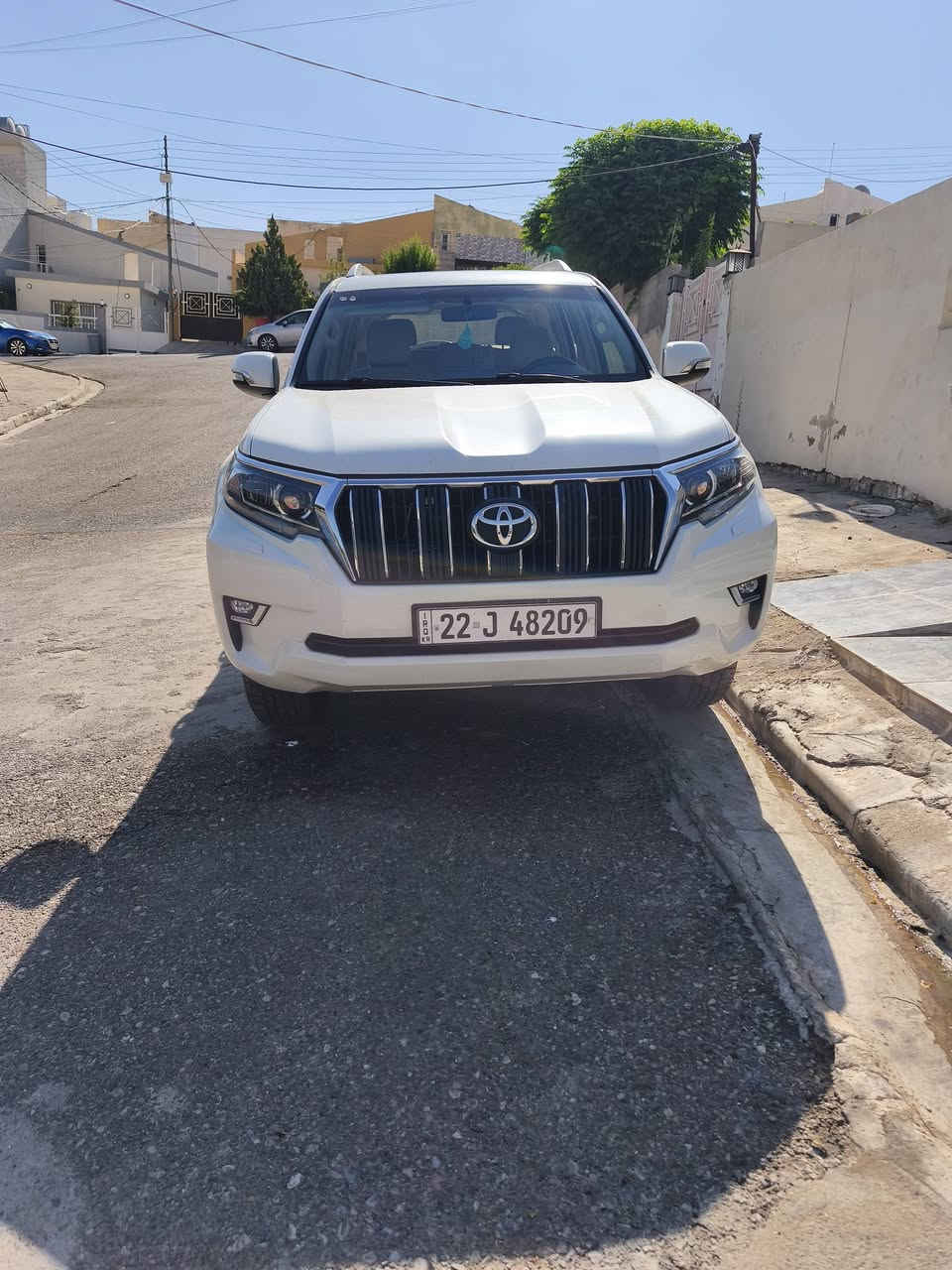 سلام عليكم
برادو موديل ١٨  فئة TXL
ماشية 86الف 
بيهه صبغ باب خلفي جهة السكن وبيهه كم رصعة حالوب 
ادامة كاملة للسيارة وتخم تاير جديد 
السعر 350$
***********
