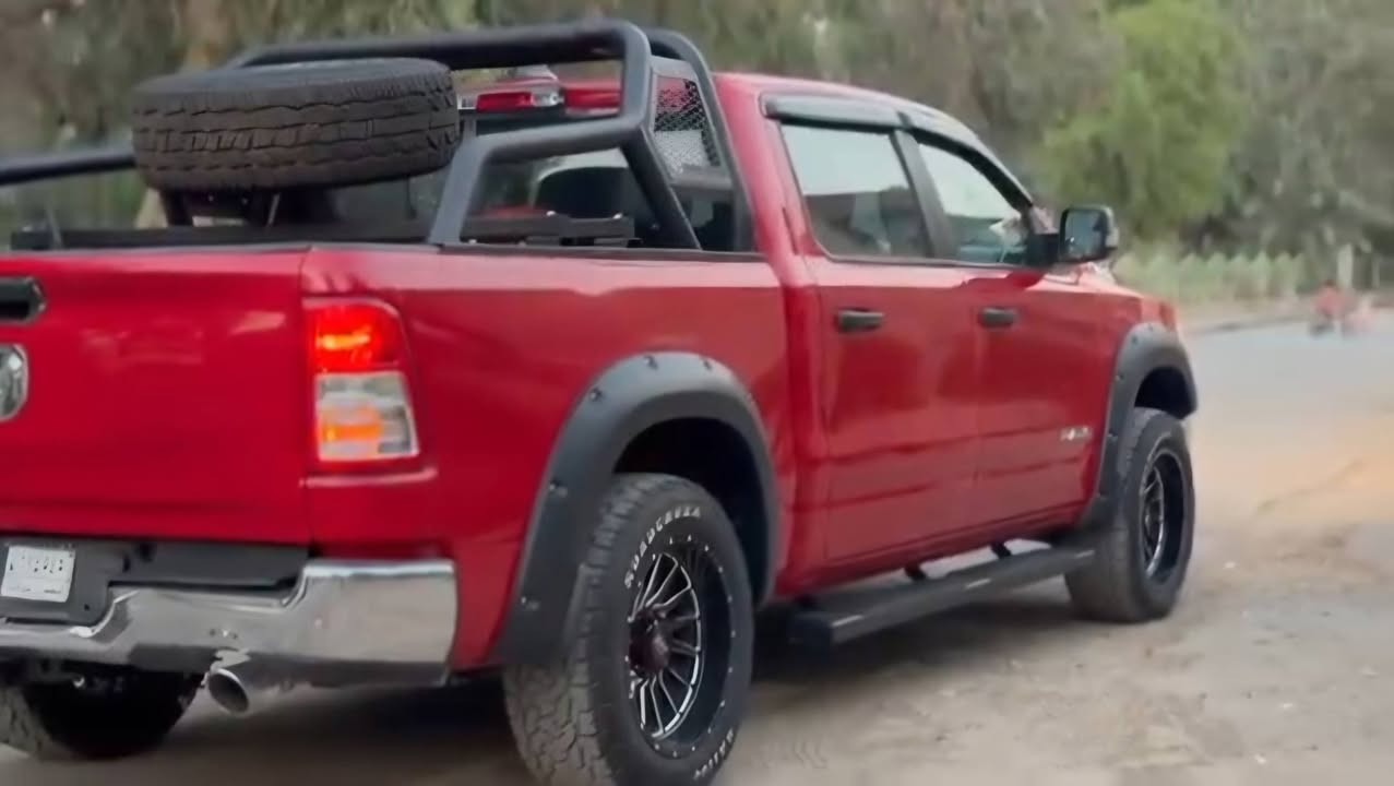 السلام عليكم
دوج رام 1500 بك هورن موديل 2023
الصبغ عام بدون دواخل ولا شواصي 
الحجم 8 سلندر 5700 بانزين 
السياره بدون ارقام / بغداد 
المسافه المقطوعه 28 الف ميل 
المقاعد جلد 
السعر 27.000 $ بيهه مجال بسيط 
بيع او مراوس حسب نوع السياره 
للاتصال ***********
