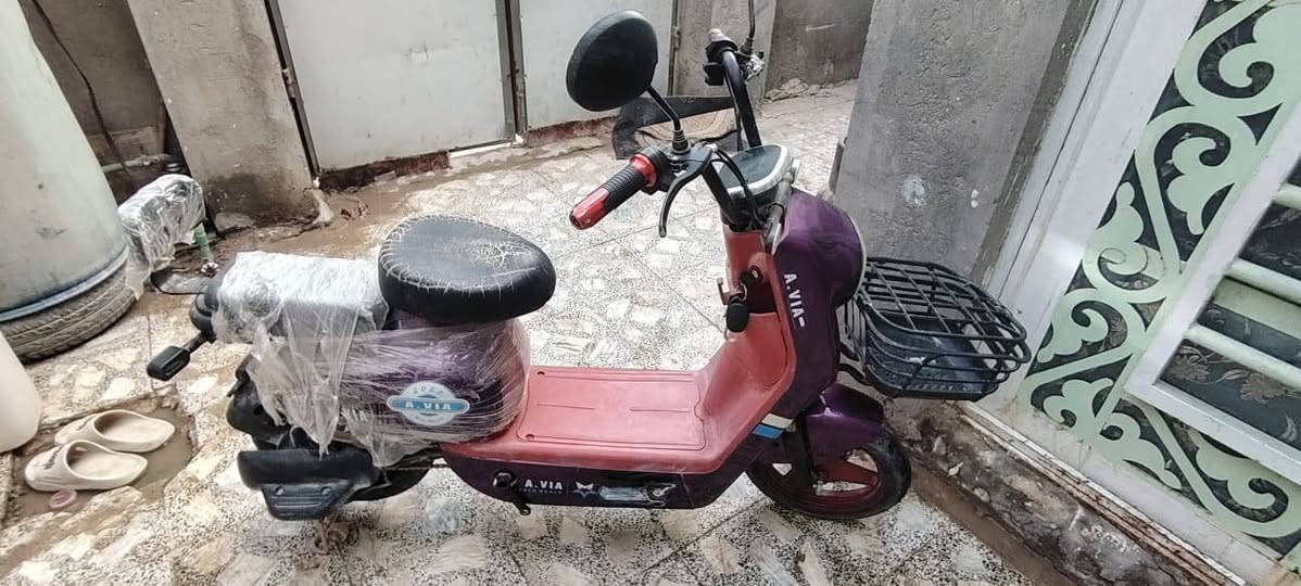 سلام عليكم جبتلكم دراجه شحن حجم 14 الون نادر كلش بنفسجي🟪 السعر 300 وبيه مجال 
المواصفات:

1-سويج التشغيل نسختين والبصمه تشغيل عن بعد نسختين وأيضاً مفتاح قفل بنز نسختين 

2- الملف 350 السرعه الحقيقيه 45

اكو هواي موصفات بعد 

البطاريات الله شاهد ما بيهن شيي ويطولن عندك واصليات الدراجه بعدهي بجيسه ما صارله هواي عندي تقريباً4 أشهر او اقل ومستعجل على البيعه وعلي عندي ضروف رقم التواصل:*********** موجود كل برامج التواصل الاجتماعي في الرقم
