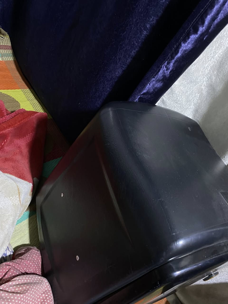 السلام عليكم صندوك دلفري جبير نضيف للبيع السعر 25 وانتم تدرون الجديد ببيش مكاني بغداد الحسينيه ***********
