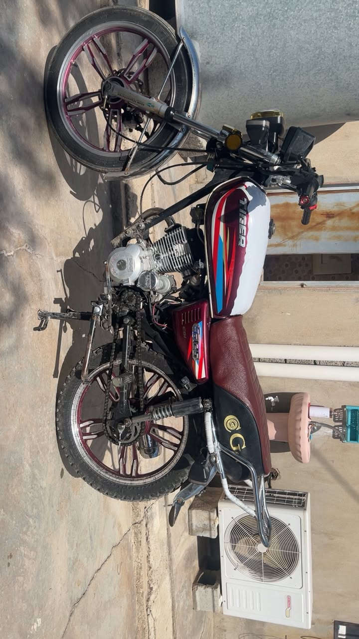 للبیع مودیل 2021 كل عیب مابي بس نقص باتري و قباغ زنجیر سعر 425معاملة
***********
