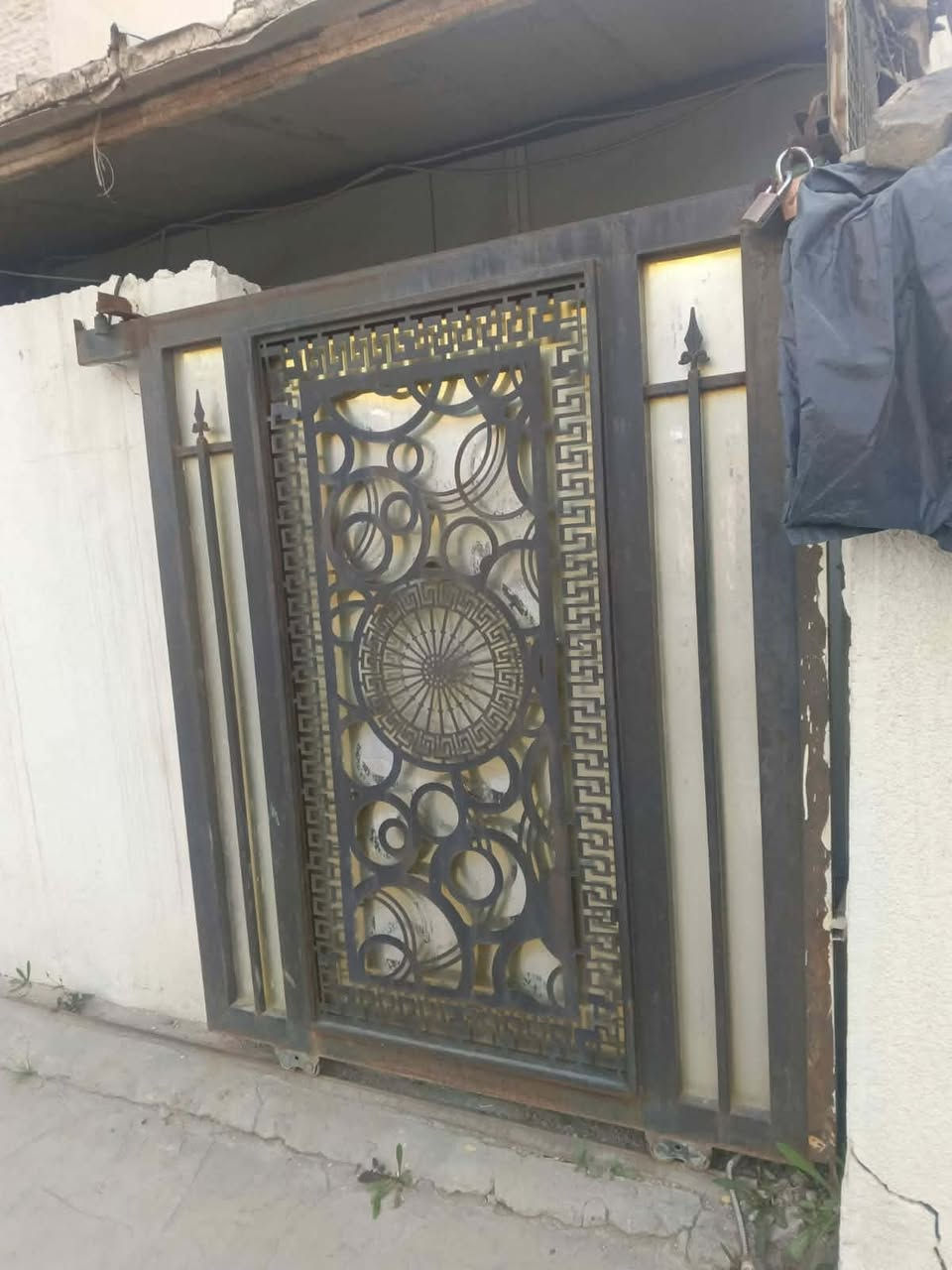 السلام عليكم اخي مشتمل مثل ماموضح ساندويج نضيف كلش وفوكه قمريه حديد للحمايه إضافة بيبان ببي سي وشبابيك ببي سي وبيبان حديد ومطبخ خارجي بيه باب حديد وشباك مكان بغداد حي لجامعه. (علما انته تجي تفتح وتاخذ) خلي سعر يرضي رب العالمين واذا اجيتني بياع شراي وتكسر بالسعر تشوف شي يغثك خاص موجود وأهلا وسهلا بالجميع


**إذا كنت صاحب هذا الإعلان وتريد حذفه لأي سبب، رجاءا أرسل رسالة إلى الدعم الفني**