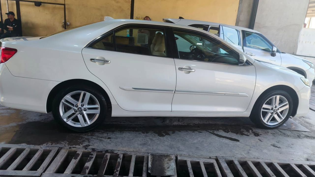 السيارة خليجي موديل 2014
حساسات خلفي امامي
كشنات كهرباء 
الجام كله اوتو
زنون بلادي 
بصمة تشغيل +بصمة بيبان 
تبريد ثلاث قطع 

شاشة ديجيتال +شاشة اعطال 
حاكية 
نضام صوت ليكزون 
استيرن كهرباء 
ثلاث وضعيات قيادة اوتو 
طخم تاير +محرك +كير+باتري جديد 
حادث بسيط وخفيف نص قطعه من جاملغ خلفي ونص من باب خلفي جه اليسار
السعر145 وبيه مجال بسيط 
 سياره احلى من الصور
للتواصل على رقم الهاتف ***********
