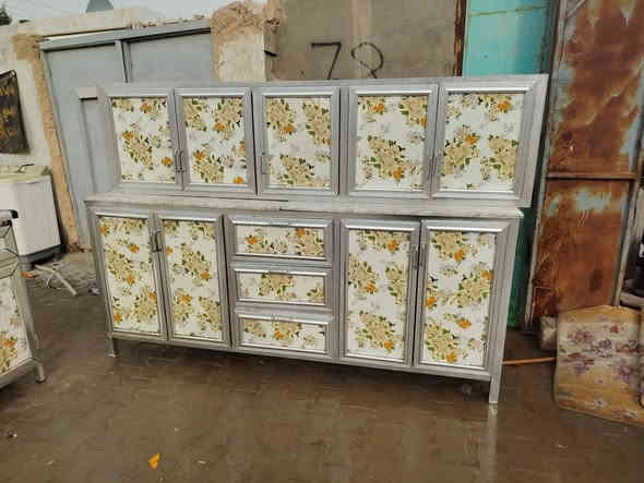 كاونتر تسكام نظيف وجاهز يتكون من 3 قطع 
المحلق مترين //والمعلق مترين// والسنكي متر ونص 
السعر 200 وبيه مجال المكان نجف حي العسكري كبل شارع السبسيس قرب السوق المحضر للستفسار ***********
