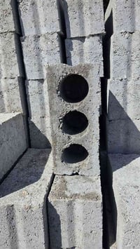 يوجد لدينا بلوك ضغط درجة اولى شرط الكلاب بلوك بناء الطول 34 العرض 18وك...