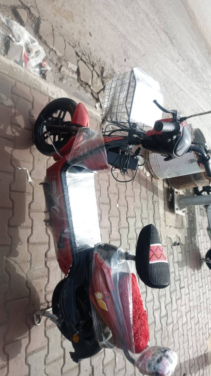 السلام عليكم
بايسكل شحن للبيع 
موديل 2025 
حجم 16 
السرعة 60 
3 تبديلات 
تشغيل ع بصمه وصويج 
بطاريات شرط ع فحص جدد 👉👉 
السعر 175 وبي مجال قليل 
مكاني الشرقاط قرب كراج الشرقاط 
رقم الهاتف ***********
شحن مايصرف شرط خدمي
