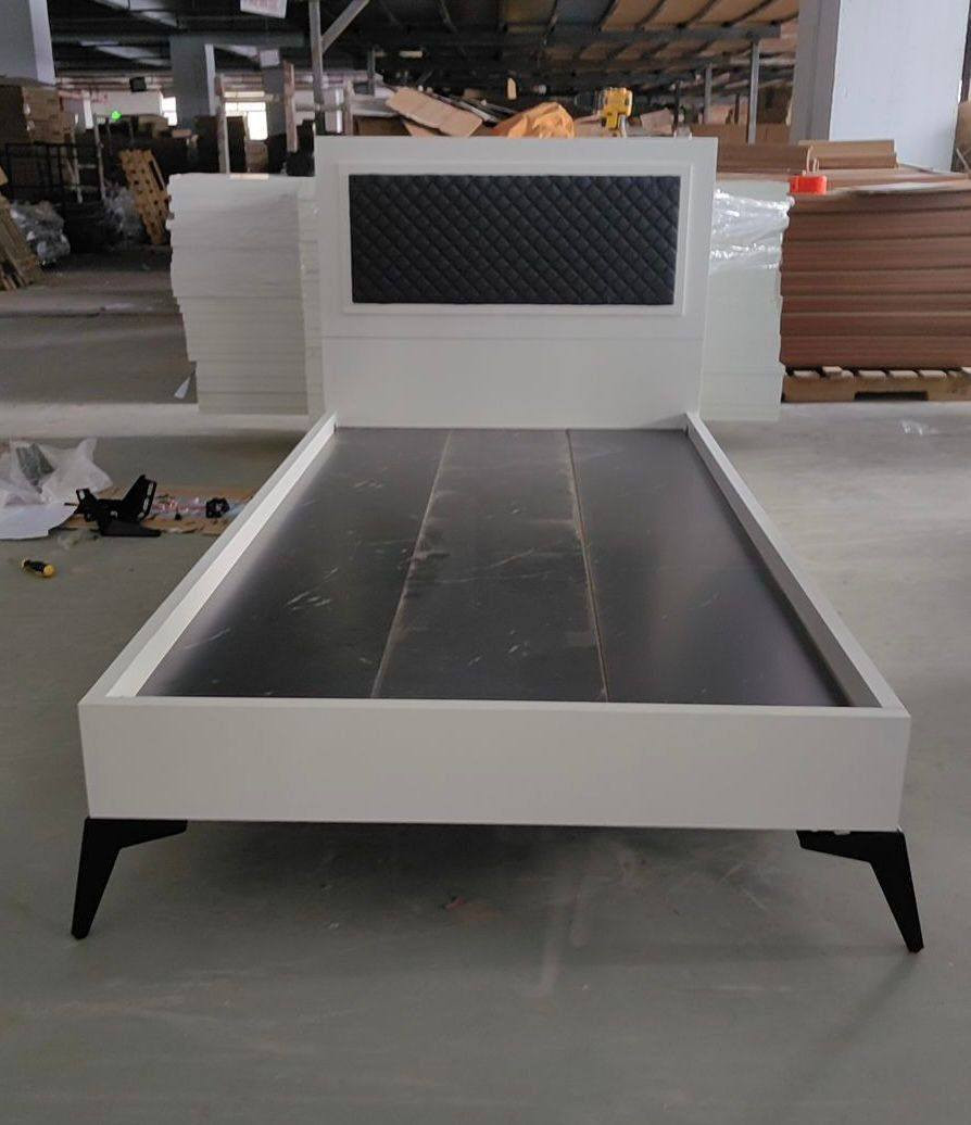 سرير خشب نفر السعر 150الف للحجز أو الاستفسار واتساب ***********
توصيل بغداد 5 اطراف 10 محافظات 25
يوصل غير مشدود
