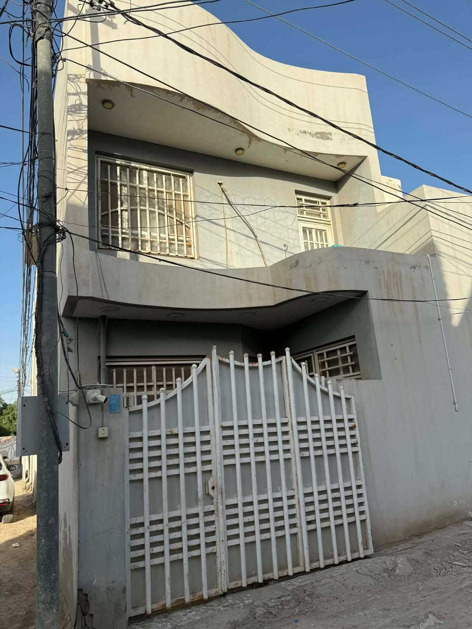 📍مشتمل للبيع  الموقع: شارع ٨٠ جهة كربلاء فرع شركه الماس الكهربائيه
✨ المواصفات:  
▫️ المساحة: 100 م²  
▫️ 10 × 10 م ركن 
..........
🔹 الطابق الأرضي:
- غرفه نوم  
_ مطبخ
_ صاله
_ كلدور 
_ صحيات 
🔹 *الطابق العلوي:
- غرفتين نوم 
_ كلدور 
_ مجمع صحيات 
_طابوزراعي سند 25 
تفاصيل اكثر اتصال 
***********اتصال 
***********وتساب

