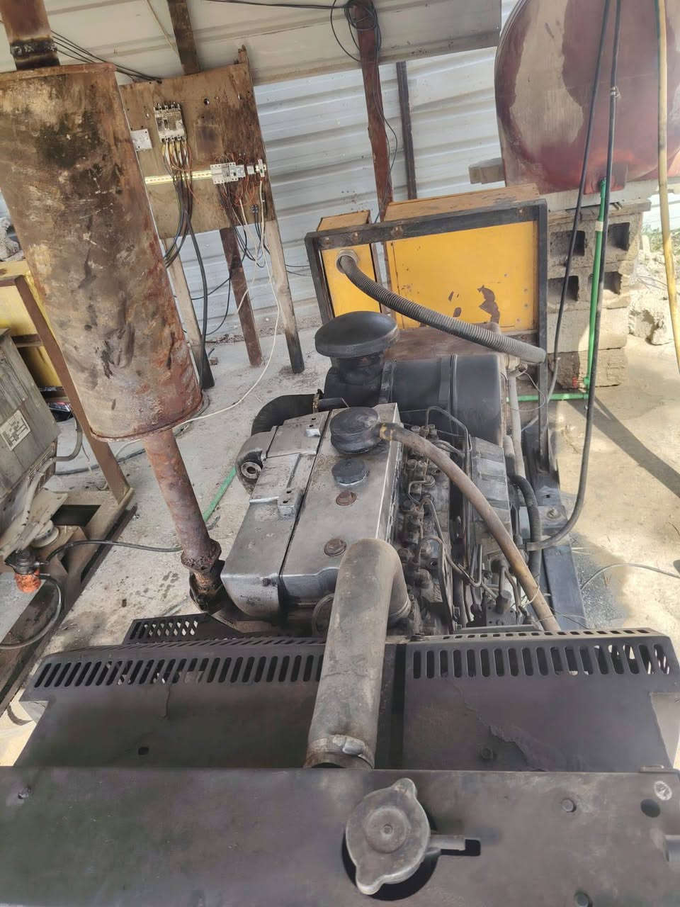 سلام عليكم عندي مولد بيركز 4سلندر 100كيفي مولد  محرك نضيف بس بي سمن تبخير  والله خير من الله شغل تحمل  تفحص  مولد ابو غريب عله سريع مال رضوانيه  سعر 38بي مجال ***********بي واتساب
