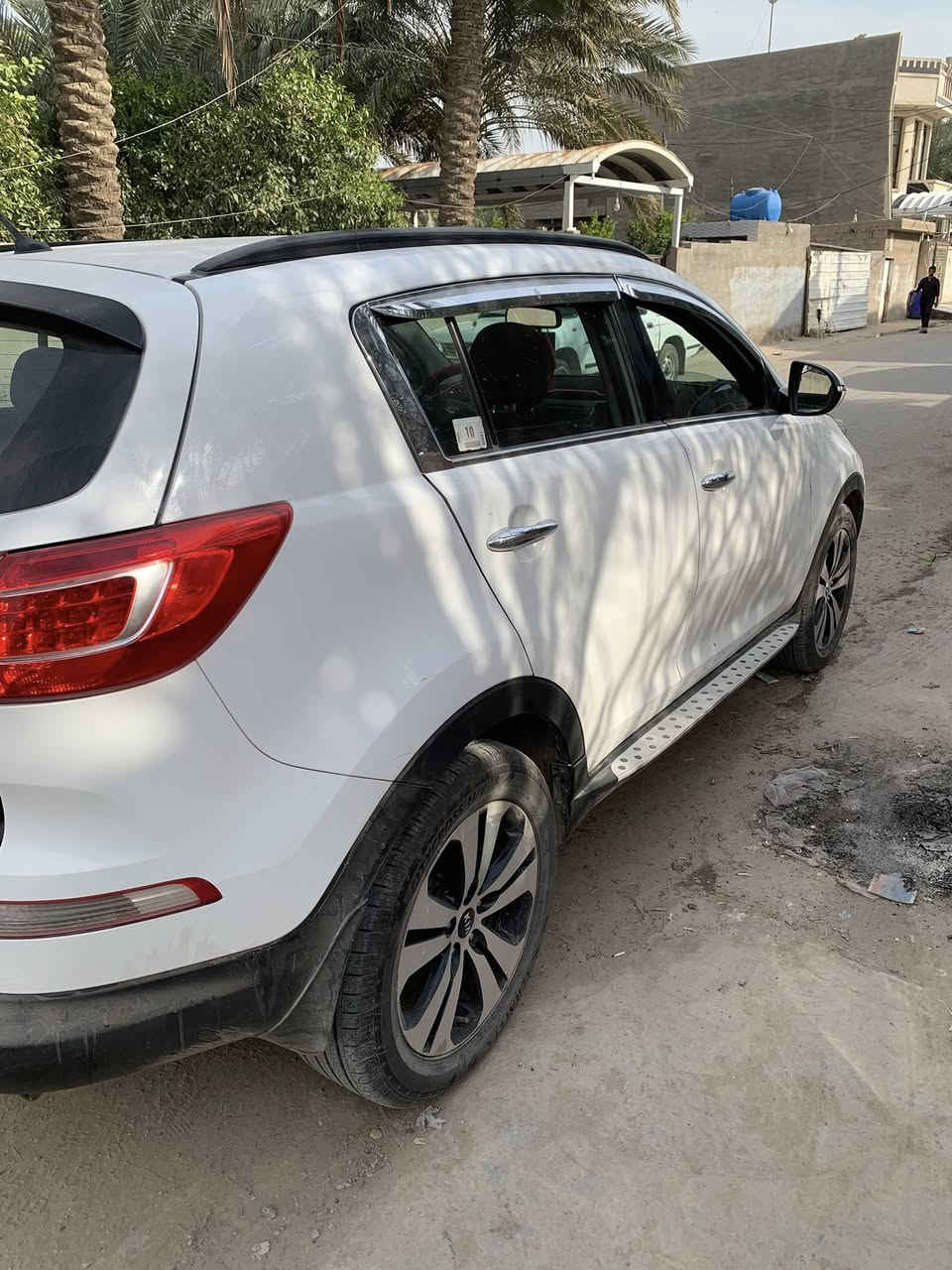 السلام عليكم سيارة سبورتج 2012 خليجي للبيع ( رقم أربيل الدولي) تحويل ثاني يوم
السيارة مواصفات عتياديه

داخل لون اسود 

كامره خلفية

تحكمات استيرن

سايد بريك رجل

اشاير بالمري

حساسات

السيارة كفالة عامة عدا بارد في السيارة لا صبغ ولاتبديل 

السعر 140 وبيها مجال

مكان السيارة بغداد ابو غريب 👌

للأستفسار ***********
