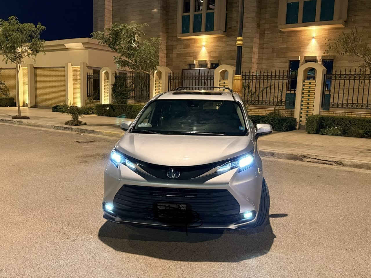 سلام عليكم
تيوتا سينا موديل 2025فئه xle فول موصفات هايبرد رقم بغداد تحويل ثاني يوم ماشيه 18الف 

الموصفات 

8راكب 

ابواب كهرباء +ابواب ذكيه تفتح عند الاقتراب 

كرسي 2 كهرباء +تدفئه تبريد 

تدعم الشحن الاسلكي 

الضرر :

كما موضح بل صوره جاملغ خلفي راجع بارد وجنطه مبدله 

السعر : 

340$وبيها مجال 

***********

مكان كربلاء
