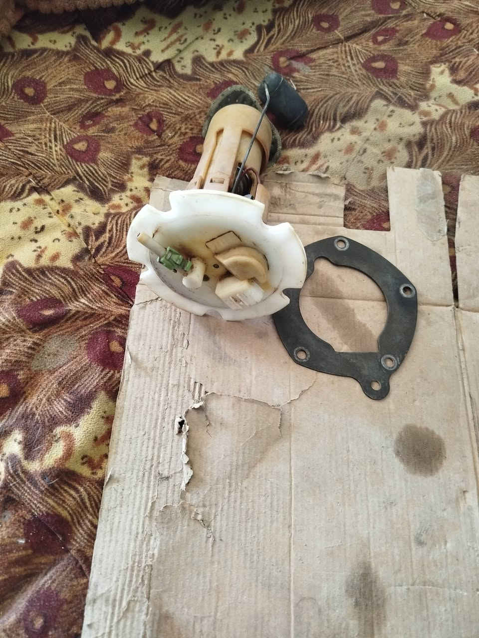 السلام عليكم
للبيع كرنك مال صفر عشره يرادله شغل وعبوه فيت بم صفر عشره وكلجات وطاسه صفر عشره يرادلهن شغل وعقل كير مال صفر 9 ومكينه مال صفر6 يرادلهه تجفيت كامل كرنك وبوشه وبستم نقصهه كلج امامي بيهه ملف كامل وسلف وشوته وكلج خلفي وقايش وكابريتر كله شغال   ابيعهن شلع ب125 مكاني بابل مركز ماعندي توصيل ***********
