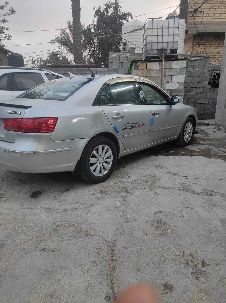 سوناتا موديل 10 
كير مكينه تبريد كفاله 
صدر جديد خلفي أمامي تأيرات أمامي جدد 
سياره كلش نضيفه مال جناي  بس  البنيد بي جراد الونه مغير
مصبوغه حزام ويا التكم رش اثر جراد بدون دواخل 
سنويه لل27 
مكاني خان بني سعد 
السعر 105 وبيها مجال شي قليل 
***********
