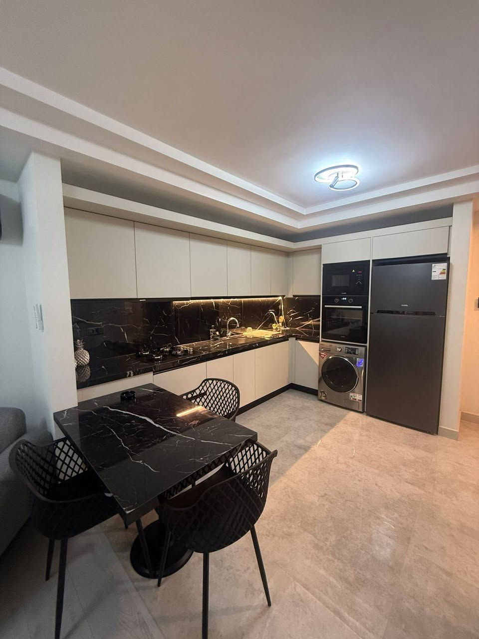 *تفاصيل الشقة*
شقه للإيجار مجمع رامي تاور
- الموقع: مجمع رامي تاوەرز
- التوزيع: غرفة وصالة
- الأثاث: زيرو (جديد)
- الواجهة: خارجية
- السعر: 600 دولار

*معلومات التواصل*
- رقم الهاتف: ***********
- طريقة التواصل: آسيا - واتساب
