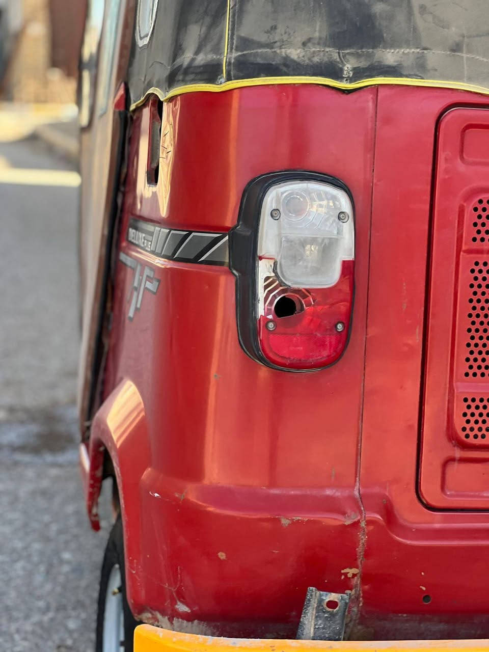 السلام عليكم تكتك للبيع مديل 22 رقم وسنويه مكينه مفتوحه بوشه وبستم السعر 6 وبيهه مجال مكاني الفضليه ‏‪0777 960 7109‬‏
