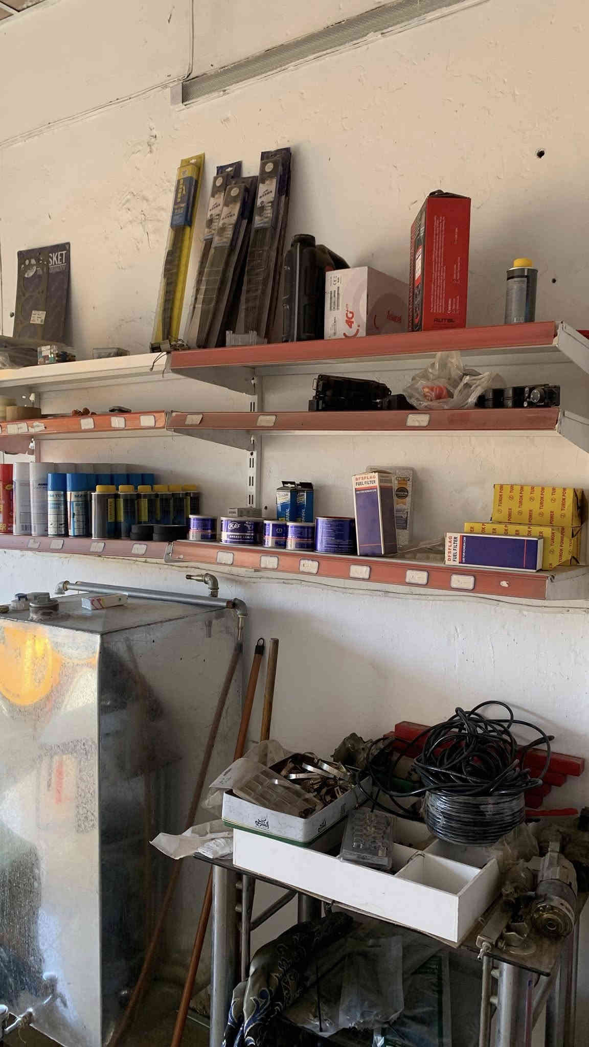 فرصه جاهزة للاستثمار 🚨‼️
محل خدمات الصالحي للبيع⚠️‼️
مع كافة الاجهزة و المحتويات🤩
محل يصلح لبيع مواد احتياطية للسيارات🛞🚘
محل يصلح لتبديل زيوت لوجود "رمبة" امام المحل
محل يصلح لفحص السيارات بالكومبيوتر💻 
ويصلح ان يكون ٣ في ١ 
عنوان المحل:كركوك الصناعه قرب مستشفى🏥 الجمهوري وقرب مشتل حمزاوي 🪴نهاية سايدين كورنيش

السعر ٨ مليون و ٧٥٠  الف وبي مجال 

رقم الهاتف:
***********
يتوفر واتساب ايضاً
