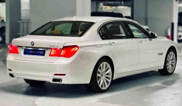 740
فول مواسه فات
بي بؤياخ بي شوخ
سه ياركه سفره 
نوكه ده زي پيوه نيه 
بي ره قه مي دوبه ي 
ته نها مه نه فيستي له گه له
ژماره ي ته له فؤن 
بؤنرخ كؤمنت بكه
***********
*********** دخان
