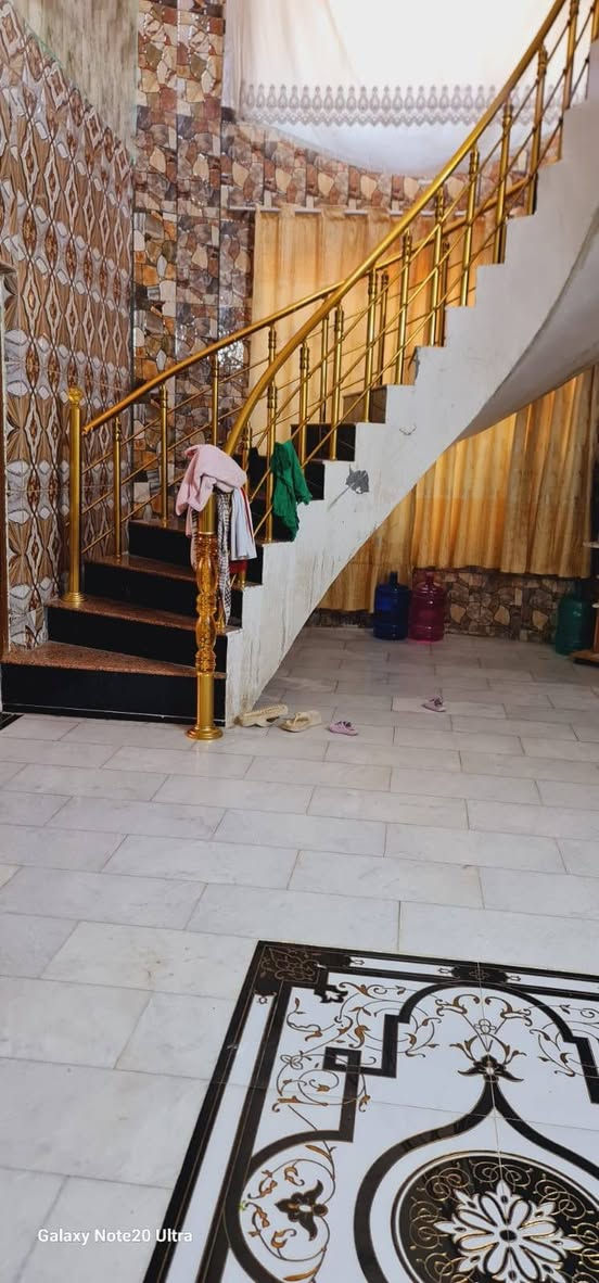 *🔥 للبيع مستعجل 🔥*  
*🏠 بيت طابقين 200م طابو زراعي سند 25 تحويل مباشر*

📍 *العنوان:* البكرلي الرابعة - قرب جامع المحمدي  
↔️ يبعد عن التبليط أقل من 25م فقط

🧱 *البناء:* طابوك درجة أولى  
🛏️ *6 غرف نوم:* 2 أرضي + 4 طابق ثاني  
🛋️ هول + مطبخ + استقبال  
🚿 صحيات داخلية وخارجية

💵 *البيت مؤجر حالياً بـ 400 ألف شهرياً*  
💰 *السعر:* 145 مليون وقابل  التفاوض البيت  البيع والمروس اب بيت  اب ناحيه ابوغرق  
✅ نستقبل كافة العروض

📞 *للاستفسار:* *********** حلة, بابل
