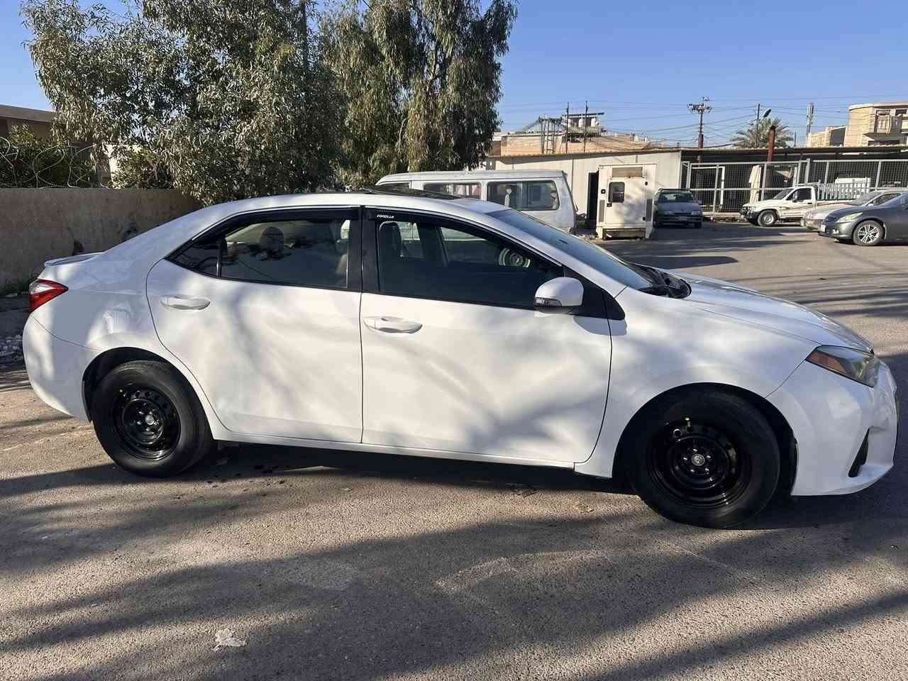 السلام عليكم
كورلا 14 فول موصفات S
محرك 1800
بدون حادث
فتحه بصمه تشغيل 
بصمه ابواب+جنطه
شفتات ستيرن
كشنات جلد
لايت زنون عالي ناصي 
مابيه اي نقص السعر 133 وبيه مجال
***********
