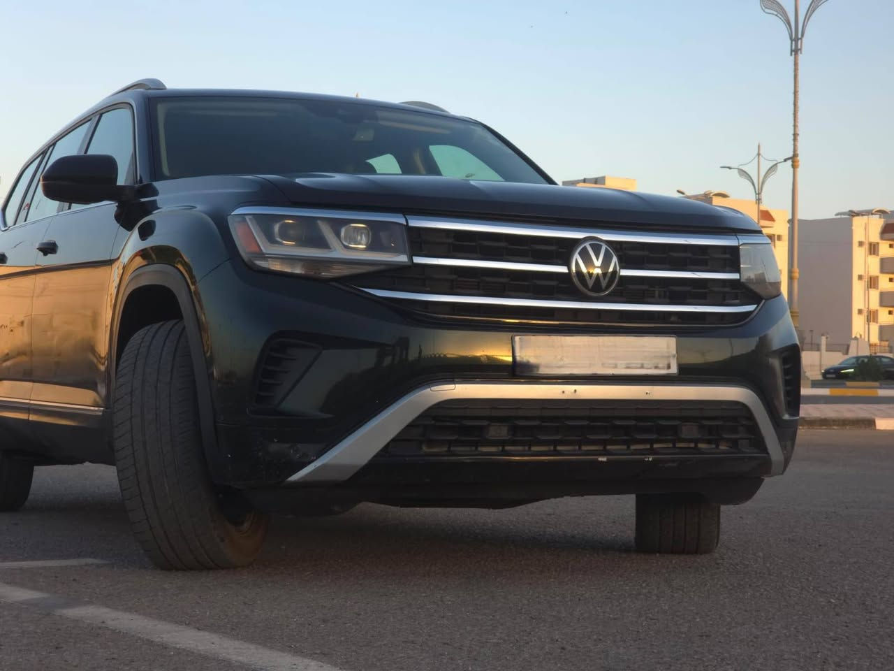 🚗 Volkswagen Atlas 2021 SEL V6
فولكس واگن أطلس موديل 2021

– بحالة ممتازة جداً

السعر : 240$ وبيها مجال

📊 المواصفات العامة:

 • الممشى: 94 ألف ميل

 • المحرك: 6 سلندر 3.6 لتر

 • ناقل الحركة: أوتوماتيك 8 سرعات

فتحة سقف 
 
لوحة اربيل
• نظام الدفع: 4Motion (دفع رباعي)

🛋️ الداخلية:

 • مقاعد جلد بلون اسود

 • كشنات كهرباء + تدفئة مقاعد

 • 7 ركاب

 • تبريد ثلاثي (3 Zones)

 • شحن لاسلكي

 • عدادات ديجتال

📱 التكنولوجيا والترفيه:

 • شاشة معلومات كبيرة

‏ • Apple CarPlay + Android Auto

 • تحكم صوتي

 • تحكم بالشاشة عن بعد

🚦 أنظمة الأمان والمساعدة:

 • نظام قيادة ذكي

 • تثبيت سرعة

 • تحديد مسار تفاعلي

 • نقاط عمياء

 • حساسات 360 درجة

 • التعرف على إشارات المرور

💡 الإضاءة:

 • IQ LED

‎ • لايت ذكي مع الستيرن

‎ • إنارات ترحيبية

⚙️ مميزات إضافية:

 • 6 وضعيات قيادة

 • تشغيل عن بعد

 • تشغيل ذكي + دخول ذكي

‏ • Auto Hold

‏ • Auto Start/Stop

 • هاند بريك كهربائي

📌 ملاحظات:

 • شرط التحويل

📞 للتواصل:
*********** متوفر  واتساب
