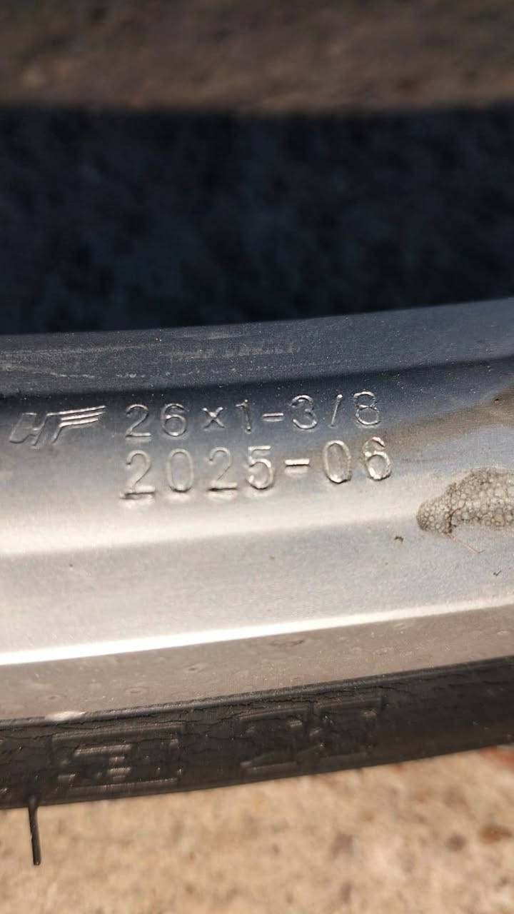 السلام عليكم بايسكل للبيع 2025 برقي ما مفتوح حاويه اجدده من الجديد بصره قبله 
***********
