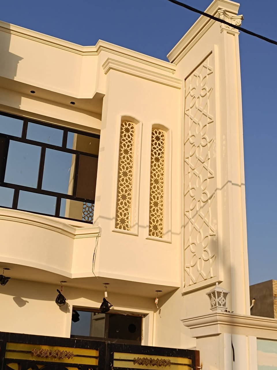 دار للبيع... زراعي طابو عثماني سند 25 يداور بأسم المشتري مساحة 200 متر 10×20 كونكريت مسلح وبناءطابوق درجة اولى طابقين يتكون الطابق الاول من طرمة وصحيات خارجية ومطبخ كبير واستقبال وصالة ومجمع صحي داخلي وغرف عدد 2 ومناور عدد 2 والطابق الثاني يتكون من غرفتين وصالة ومجمع صحي وسطحين تأسيس السبالت نظام تقطير والأبواب تركي نظام قاصة والشبابيك نوع المنيوم تركي حديث علما ان واجهة المنزل معمولة باجود انواع الفوم التركي الطراز الحديث واجود انواع اصباغ الجوتن مع الانارة المخفية مع توفر جميع الخدمات تبليط واعمدة انارة واعمدة كابل النت الضوئي. الموقع الديوانية حي الجامعة قرب الجدارية شارع دائرة الحديد والخشب مجاور محطة الكهرباء على اليسار داخل المجمع الجديد الفرع الاول. للاستعلام مراسلة الصفحة او الاتصال على الرقم
***********
