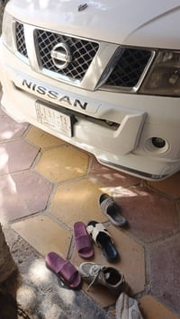 نيسان بافندر ٢٠٠٧ اللون أبيض مكفولة من الحادث بس بيها كم قطعه صبغ مضيف...