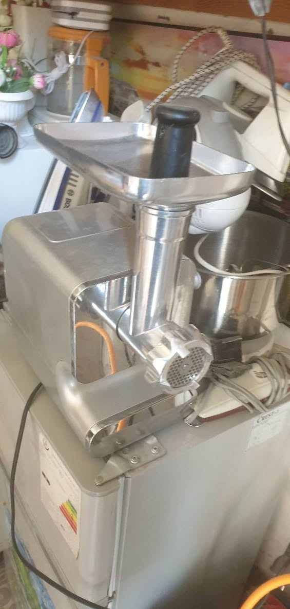 سلام عليكم اخواني واخواتي أعيد النشر عندي غراض للبيع المكان شطره الشعله قرب مطحنت جمعان شارع البنكله ***********
