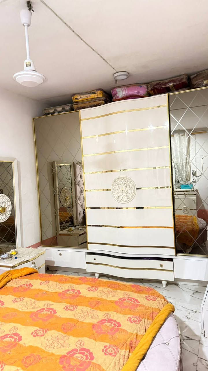 غرفة نوم تركي متكونه من ٨ قطع جديده تخبل 
بسعر 700 الففف وبيها مجاللل حبايب العنوان كربلاء قضاء الحر لتواصل والاستفسار مراسله واتساب على رقم (*********** كربلاء, العراق
