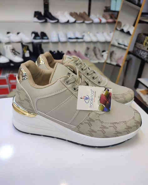 السعر.15.الف
كعب مخفي القياسات.37.41
العنوان بغداد الامين الثانية سوق الشهداء مجمع لؤلؤبغداد 
للحجز.***********
