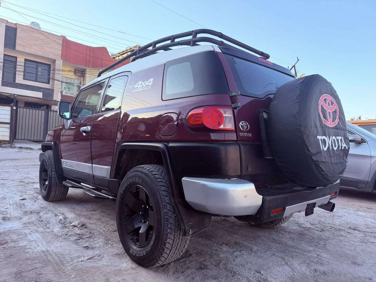 FJ CRUISER 2008
سيارة بلادية مواصفات ( دفع رباعي ، 4 شمسيات ، كاميرة ، شاشة ، حساسات ، بجم كامل زينون …..)
رقم بغداد الدولي ( سنوية وهزة جديدة )
كير ومحرك مكفولات والفور ويل شغال
بيها قطع صبغ اعتبرها حزام السيارة 
شواصي ودواخل مكفولة 
السعر 133 ورقة 
للاتصال ***********
بغداد - السيدية
