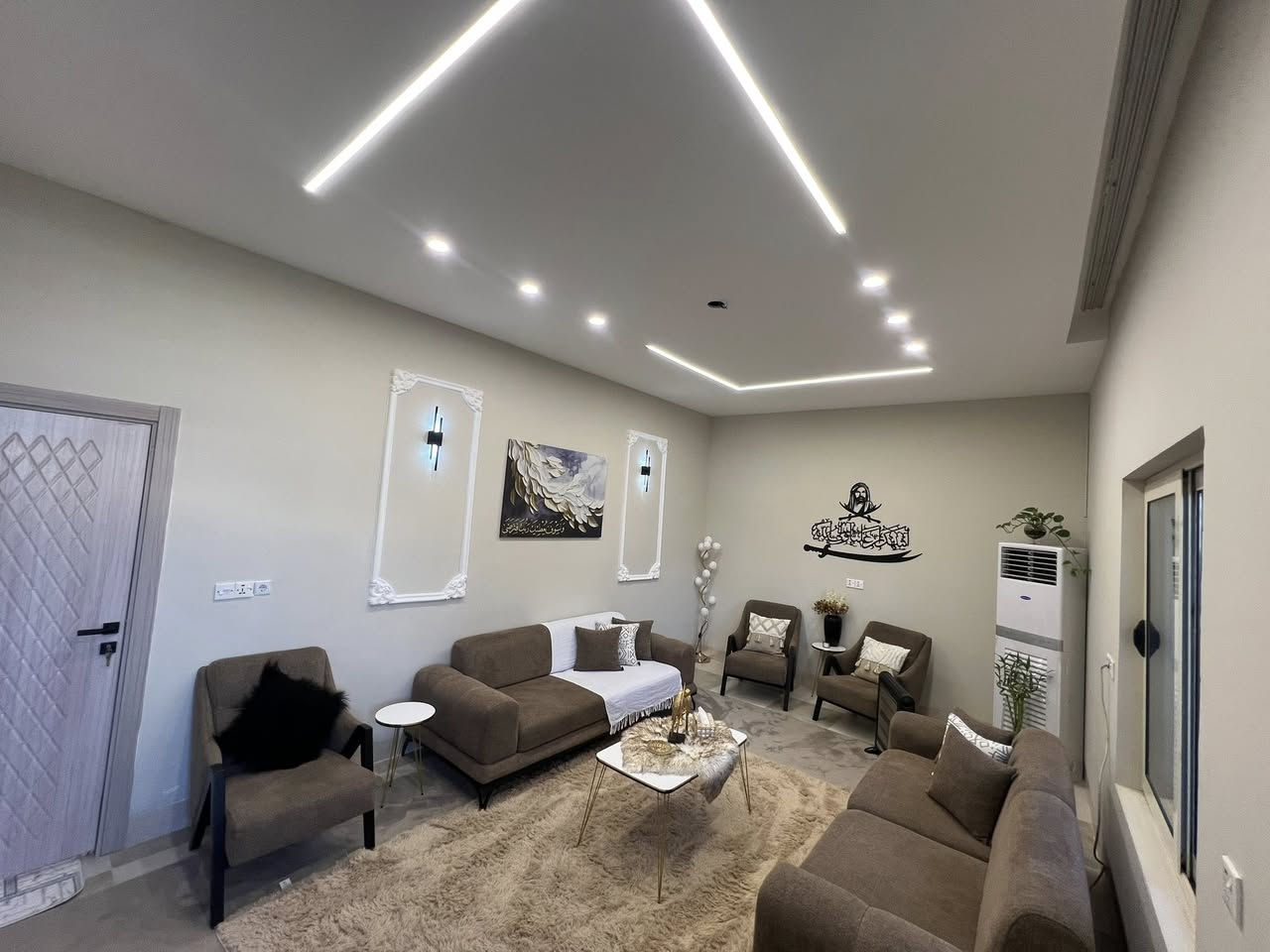 دار للبيع مساحه ١٣٠ مربع ركن موقع أسواق انور زراعي قريب الشارع طابقين ٤غرف نوم ستقبال مطبخ صحيات خارجي داخلي 
طابق الثاني هيكل طابق الثاني جاهز سعر ٧٠مليون اي ستفسار اتصال ***********
