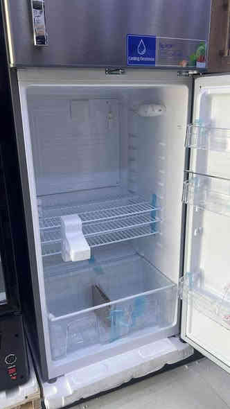 ثلاجة ماركة شاربو ٢٤ قدم 
المواصفات 
مأطور استوائي عالي الجودة 
انابيب نحاس 
شبكة خارجية 
فريز خارجي 
ضمان سنة 
توصيل مجاني بمركز البصرة 
السعر ٤٩٠ الف 
للاستفسار الاتصال بالرقم 
*********** البصرة
