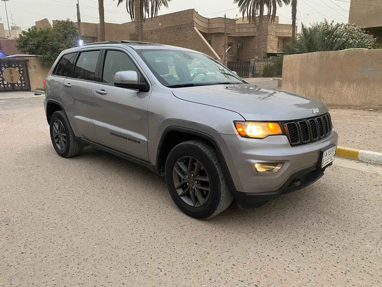 سلام عليكم 
جيب شيروكي 
موديل 16 

فتحة بصمة 
تشغيل ع البعد 
معروفة مواصفاتها 
رقمي ***********
