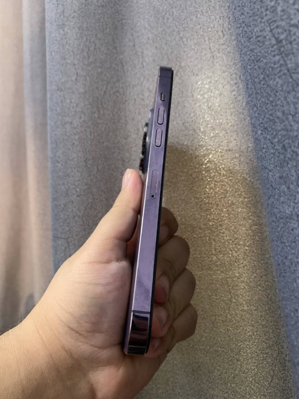 السلام عليكم
ايفون 14pro mxs 
ماستر A/AA
بطاريه91%
ذاكره 256
مكفول ومضمون من اي خلل 
فقط مستبدل شاشه الجهاز 
السعر 650الف
بغداد جسر لبنوك
***********
