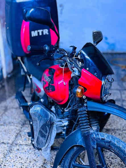 بوكسر جبلي مديل 24 سنويه ورقيه 
مرقمه أربيل جديده كلش الله شاهد مكينه ما بيها أي عيب مكينه نضيفه وشاصي وكشر ما مطخوخ الدراجه هاملها ملتهي بغير شي
شغلت بيها دلفري اسبوع واحد وبطلت عفتها بعد 

السعر 3،150 وبيها مجال 

بعدهي بأسم الشركه ما مطلوبه درهم واحد بس ما متفرغ الها حته احولها 

للأستفسار واتساب فقط 

***********

العنوان :- بغداد - الطالبيه - فلكة 83
