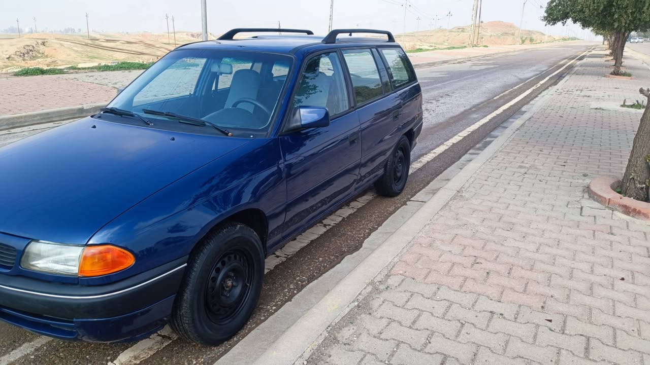 سلام عليكم شباب
استره للبيع  موديل 1993  سنويه 27 سياره من دعاميه للدعاميه كامل بدون ضربه  محرك كير شرط صدر امامي خلفي جديد تايرات جديد  رقم كركوك 

مصبوغه جمالي 

رقم ***********

متواجد فقط عل رقم
